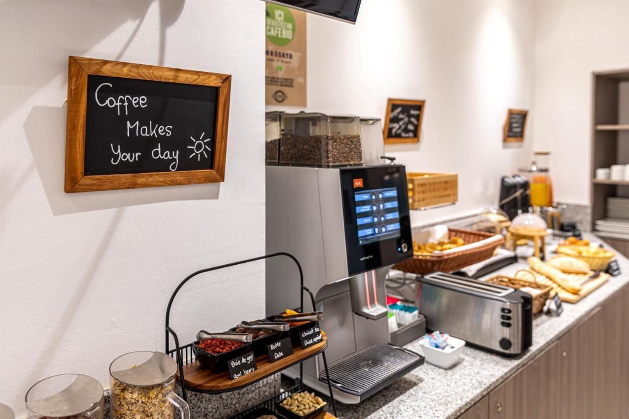 Fraser Suites Paris La Defense Courbevoie Exterior foto A coffee machine