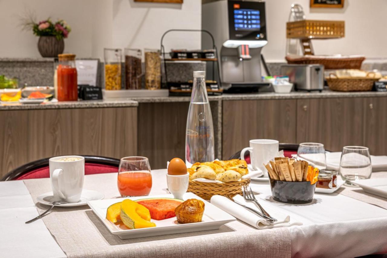 Fraser Suites Paris La Defense Courbevoie Exterior foto Breakfast at the hotel