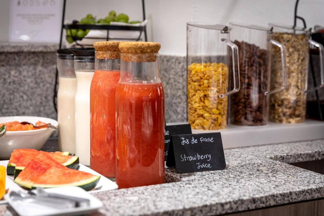 Fraser Suites Paris La Defense Courbevoie Exterior foto Strawberry juice