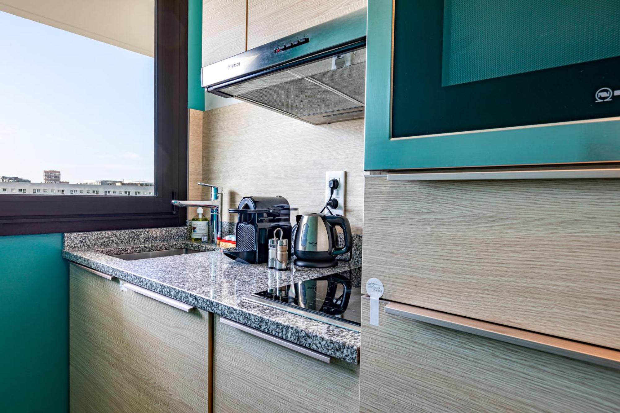 Fraser Suites Paris La Defense Courbevoie Exterior foto A typical kitchen in a student residence hall