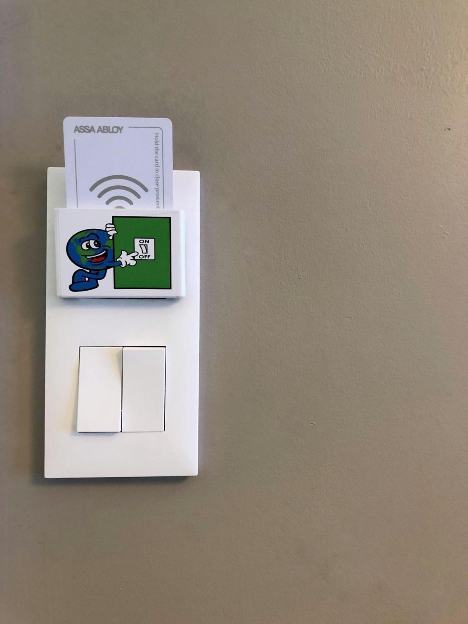 Fraser Suites Paris La Defense Courbevoie Exterior foto A key card reader