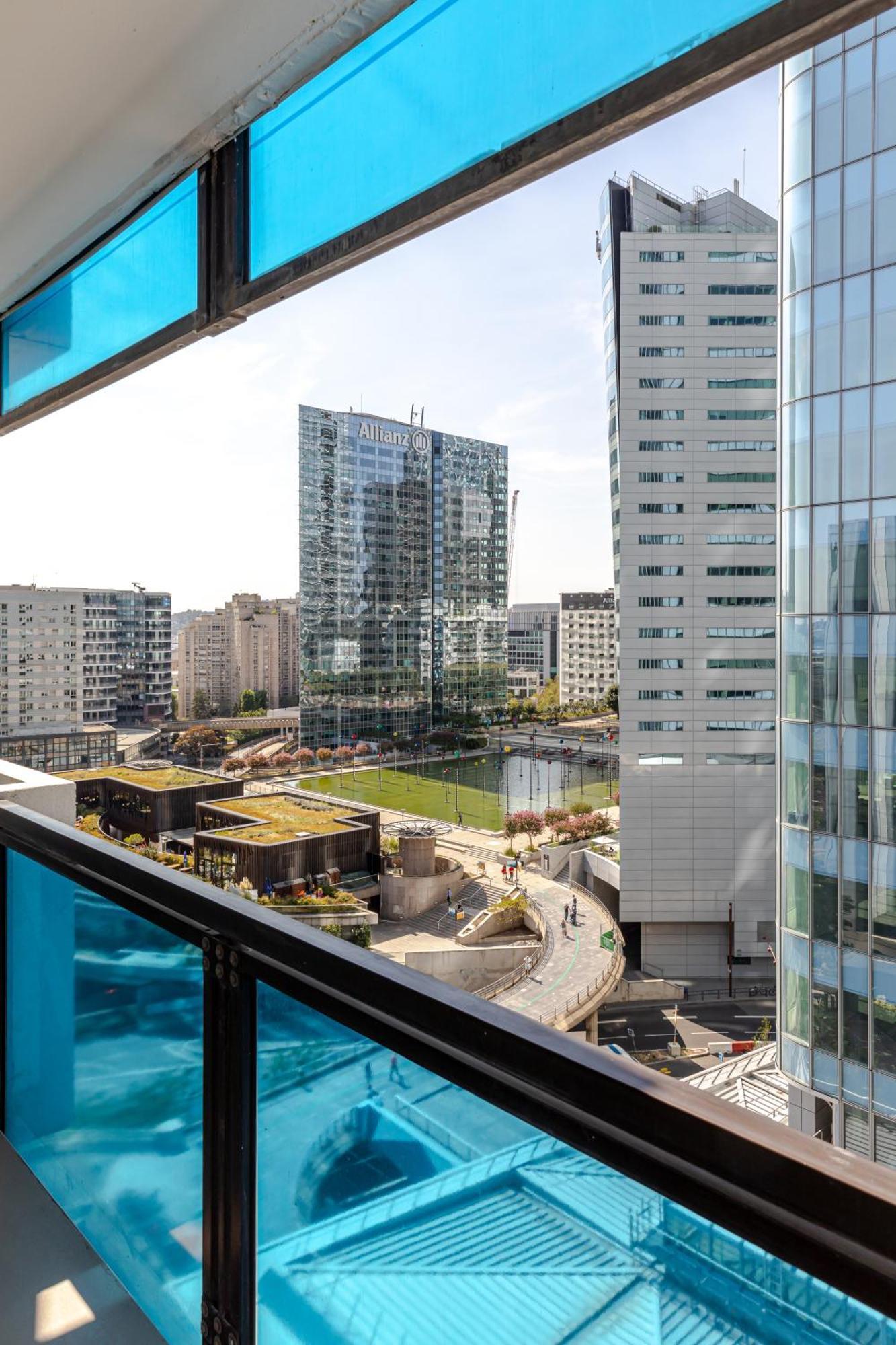 Fraser Suites Paris La Defense Courbevoie Exterior foto View of the residential area