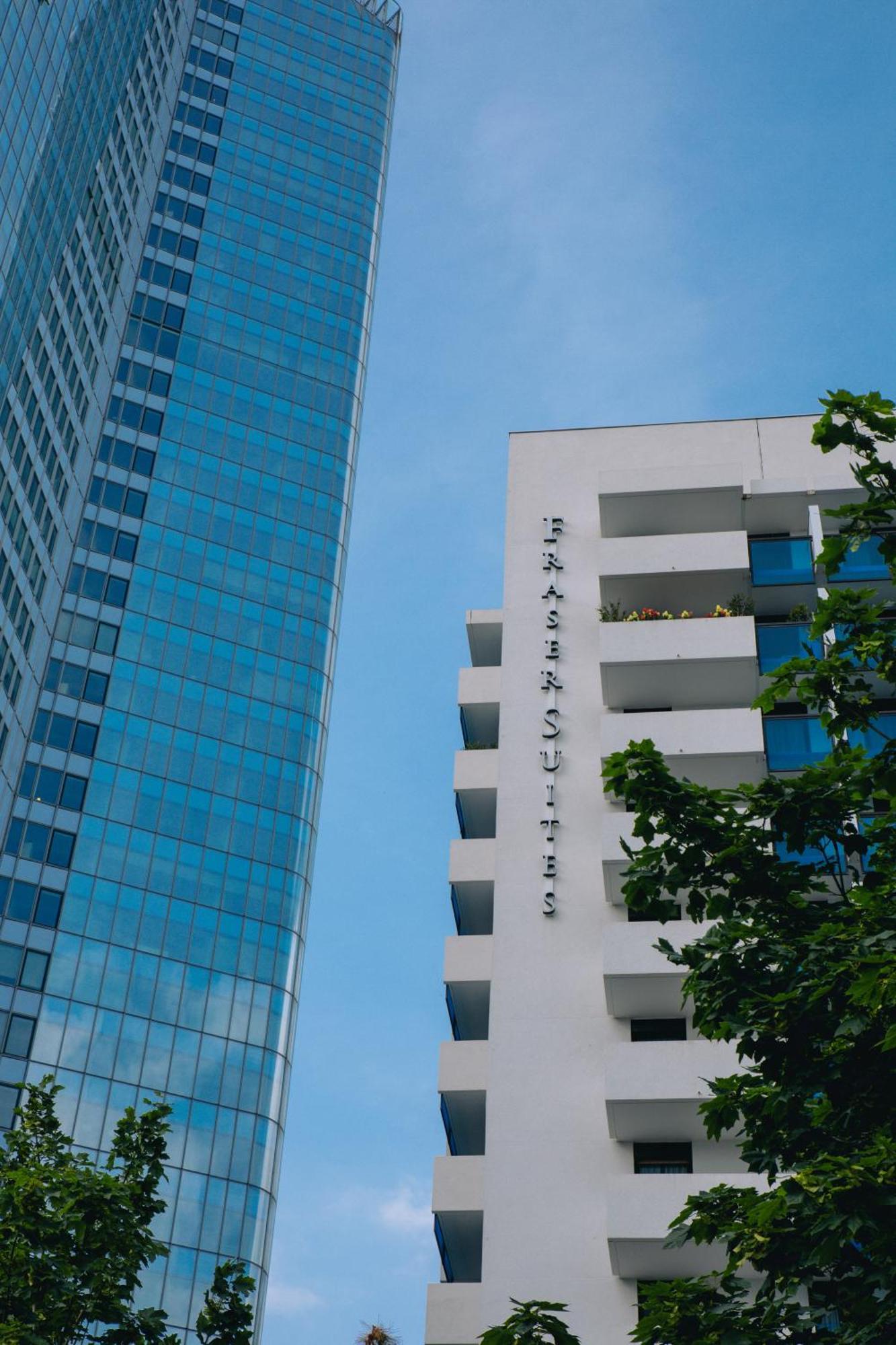 Fraser Suites Paris La Defense Courbevoie Exterior foto Residential buildings in the city centre