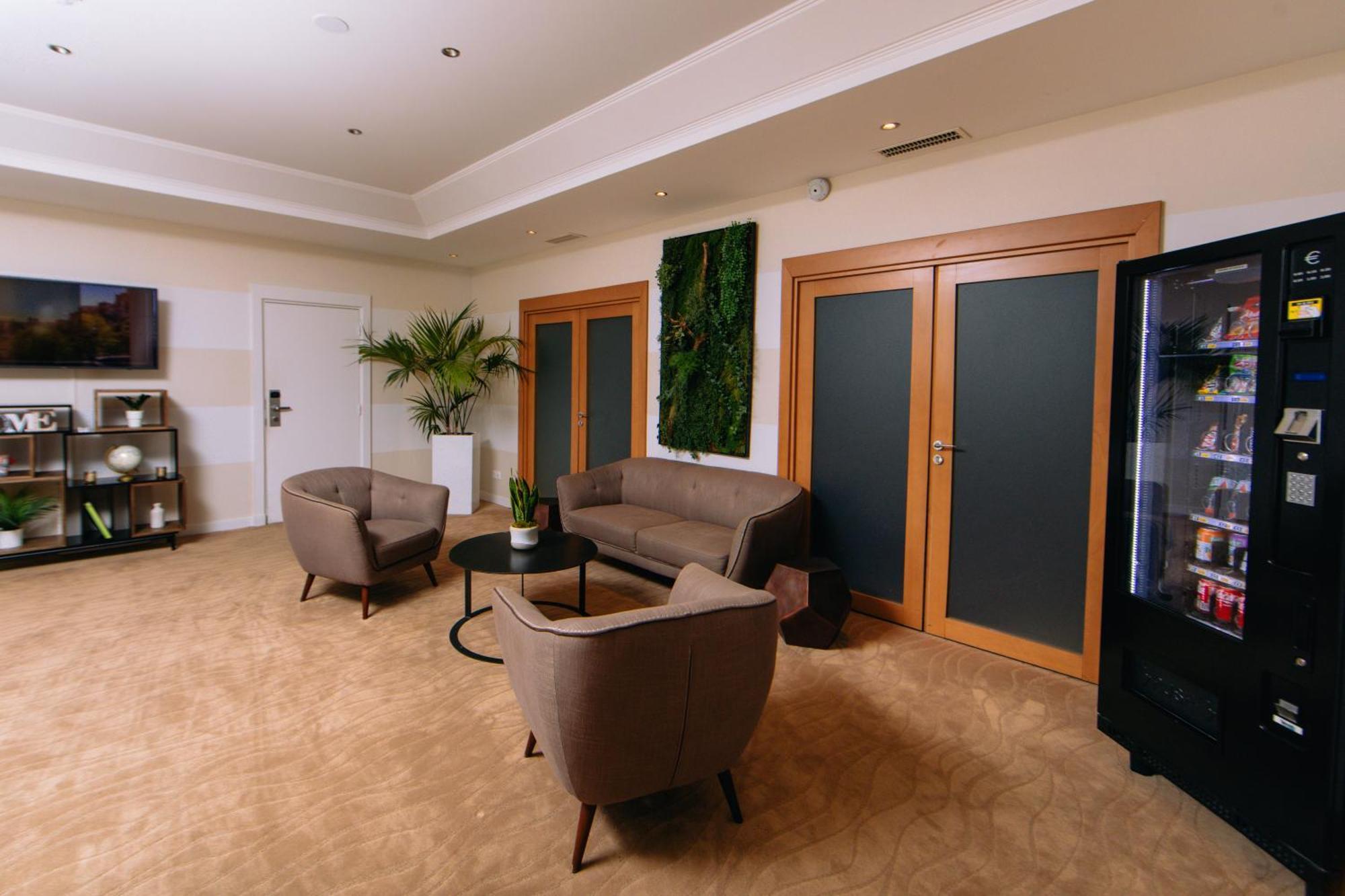 Fraser Suites Paris La Defense Courbevoie Exterior foto The waiting room at the clinic