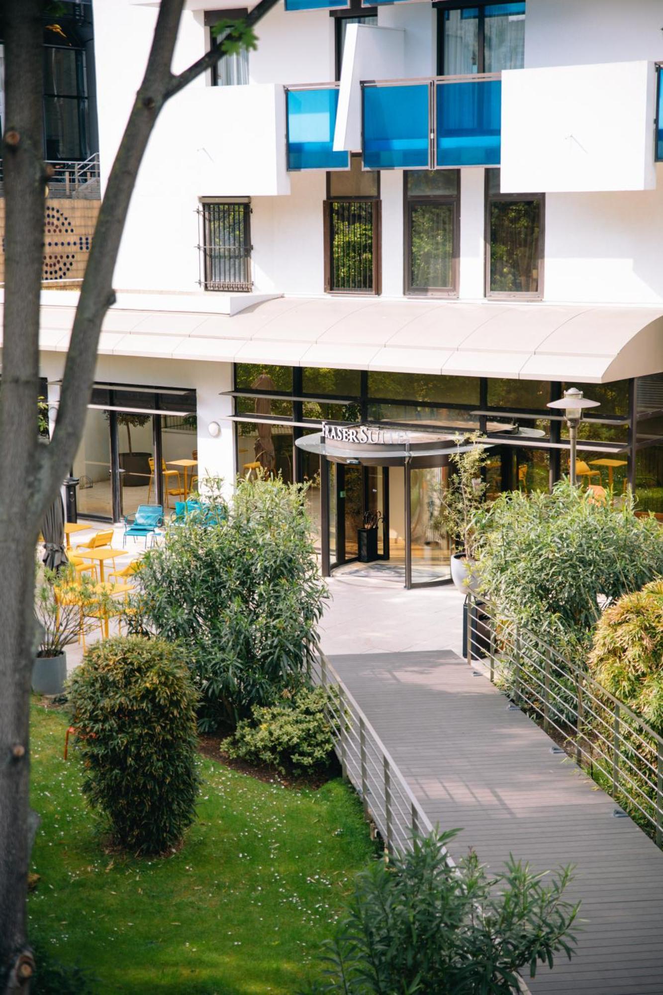 Fraser Suites Paris La Defense Courbevoie Exterior foto Entrance of the hotel