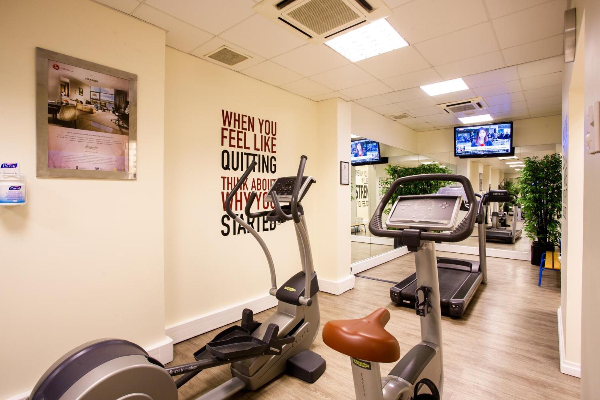 Fraser Suites Paris La Defense Courbevoie Exterior foto The gym at the hotel