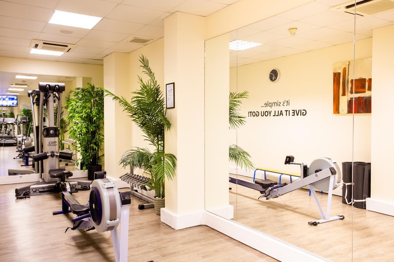 Fraser Suites Paris La Defense Courbevoie Exterior foto The gym at the London Rowing Centre